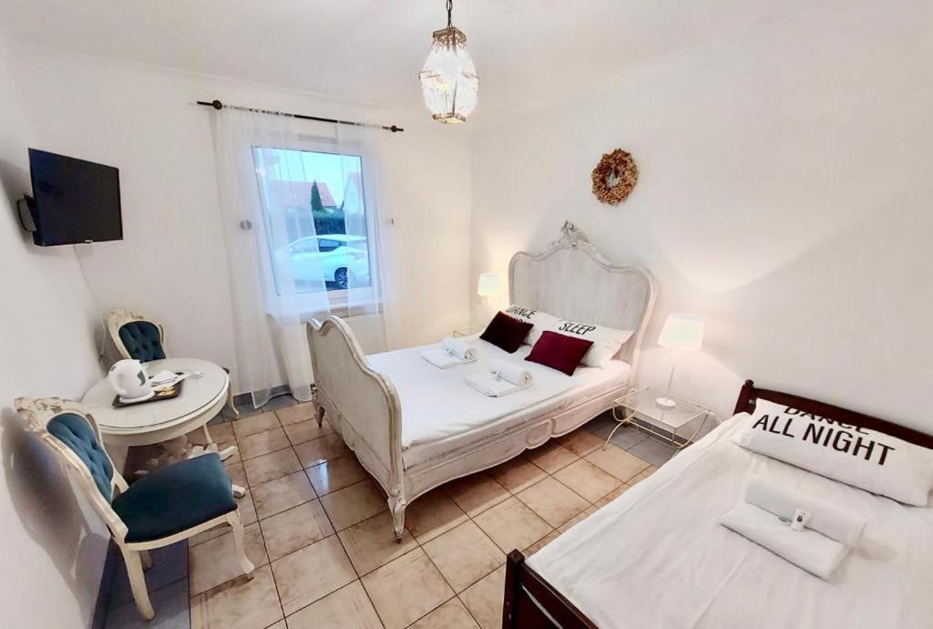 Pod Roza Economy Bed & Breakfast Łeba Eksteriør bilde
